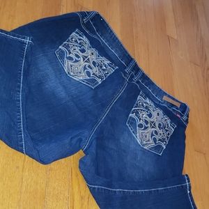 Royalty size 20w women's capris
